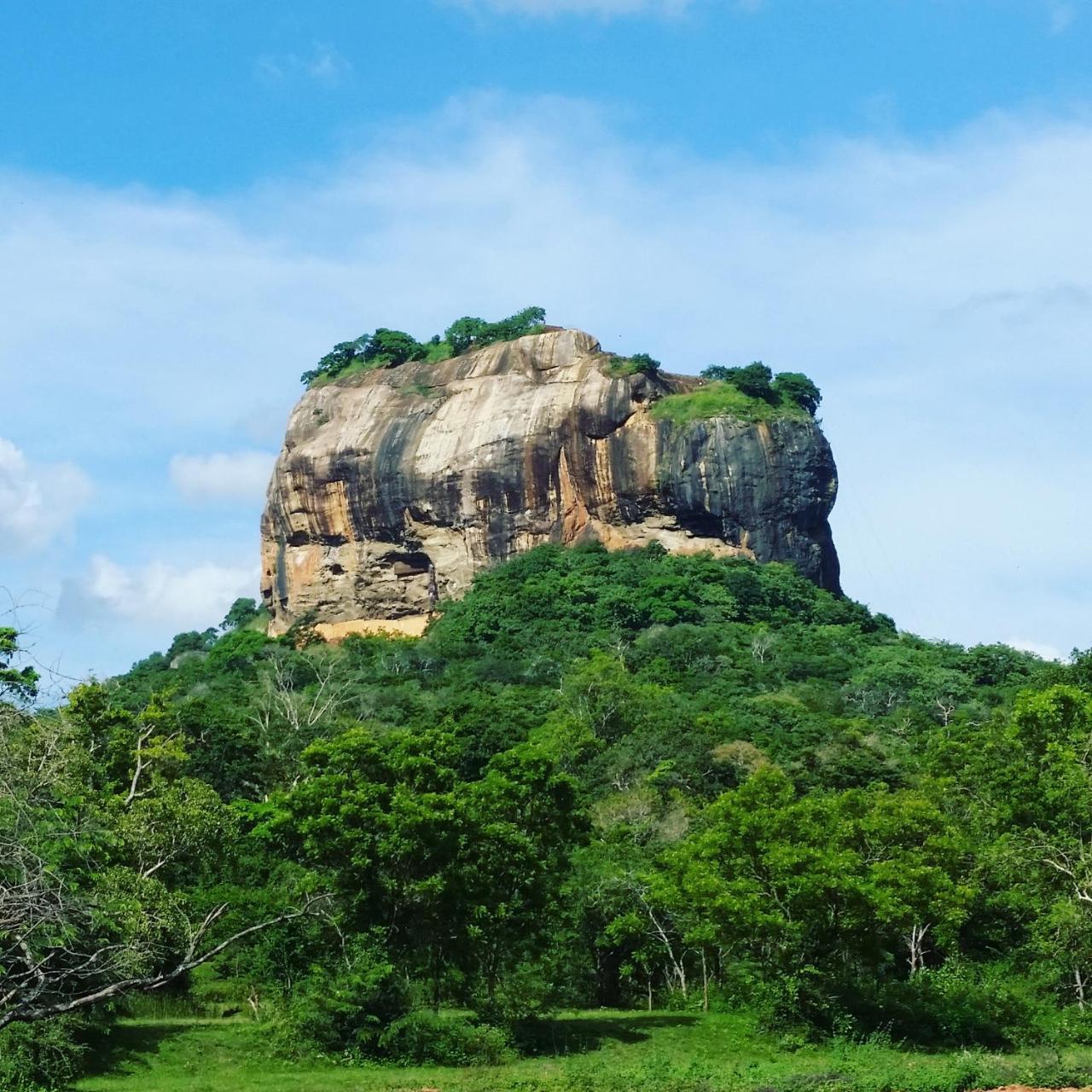 Rho Sigiriya Lake Edge Retreat Kibissa Экстерьер фото